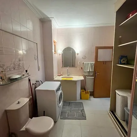 Spacious 2 Bedroom 1 Living And Dining 1 Sitting 1 Bath فتحية
