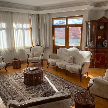 Spacious 2 Bedroom 1 Living And Dining 1 Sitting 1 Bath Φετιγιέ